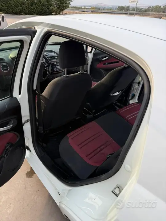 Fiat Punto Evo 2011 photo 3