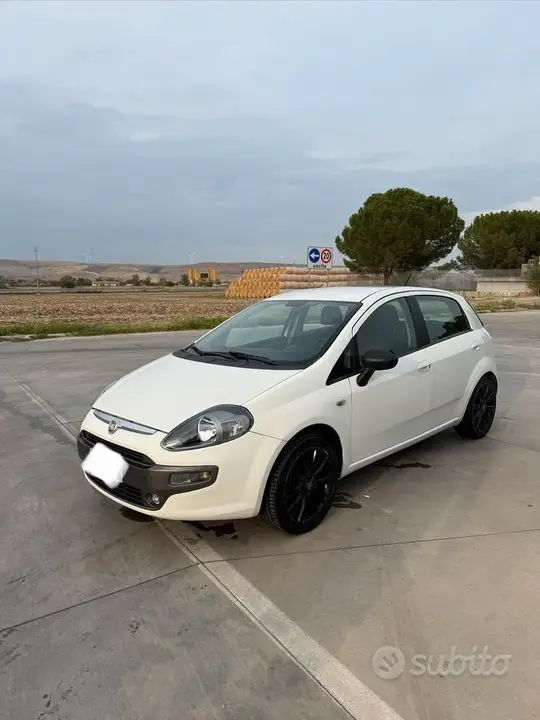 Fiat Punto Evo 2011 photo 2