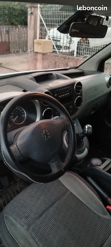 Peugeot Partner 2010 photo 3