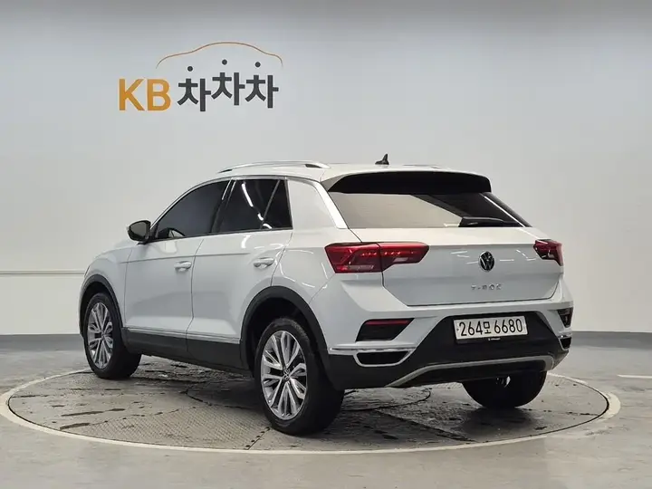 Volkswagen T-Roc 2021 photo 2