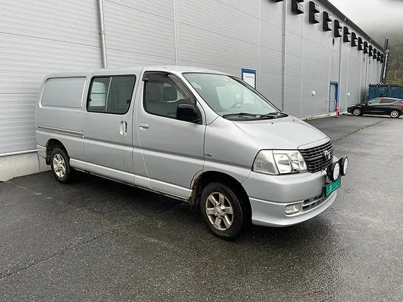 Toyota Hiace 2007 photo 2