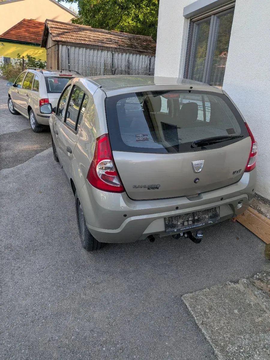 Dacia Sandero 2009 photo 3