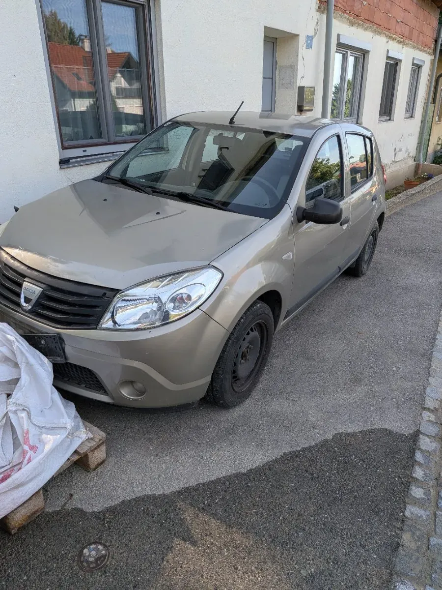 Dacia Sandero 2009 photo 2