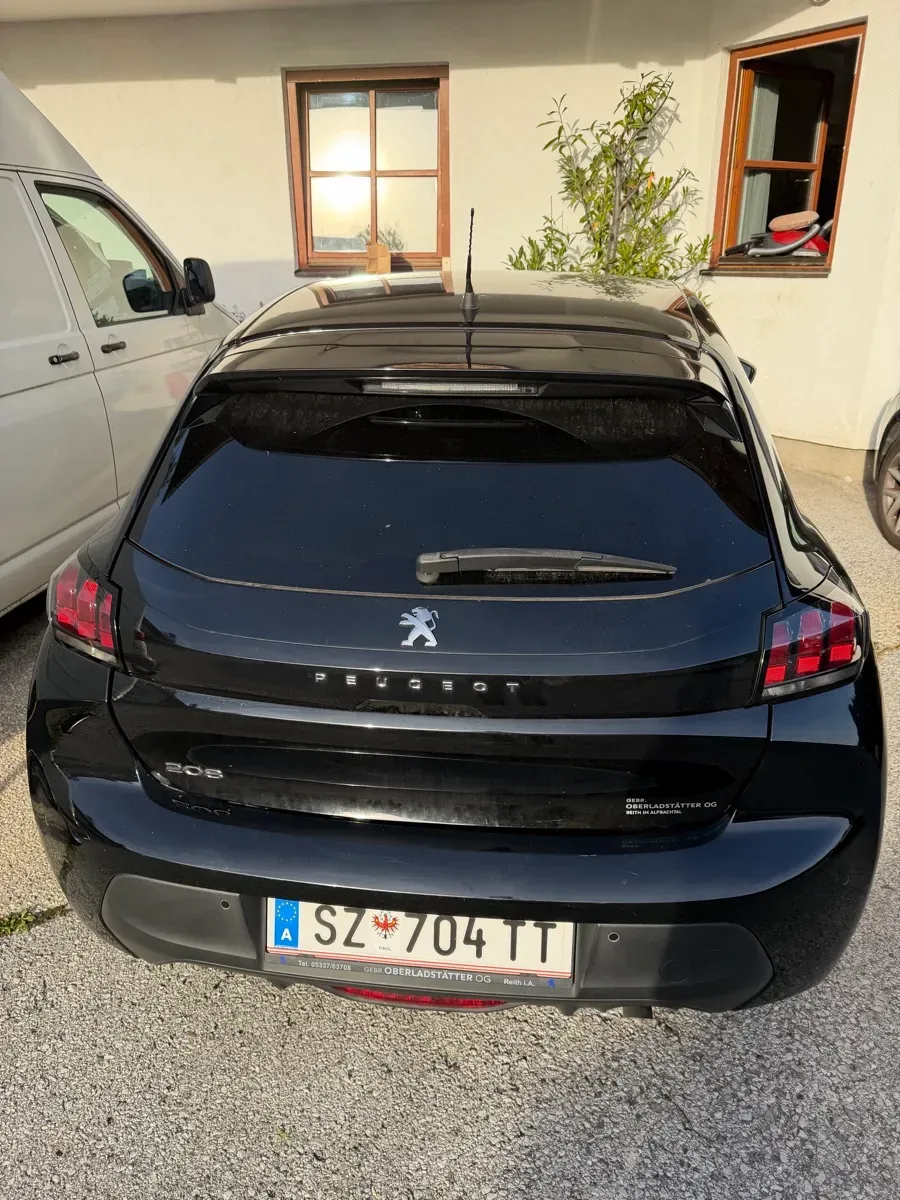 Peugeot 208 2022 photo 3
