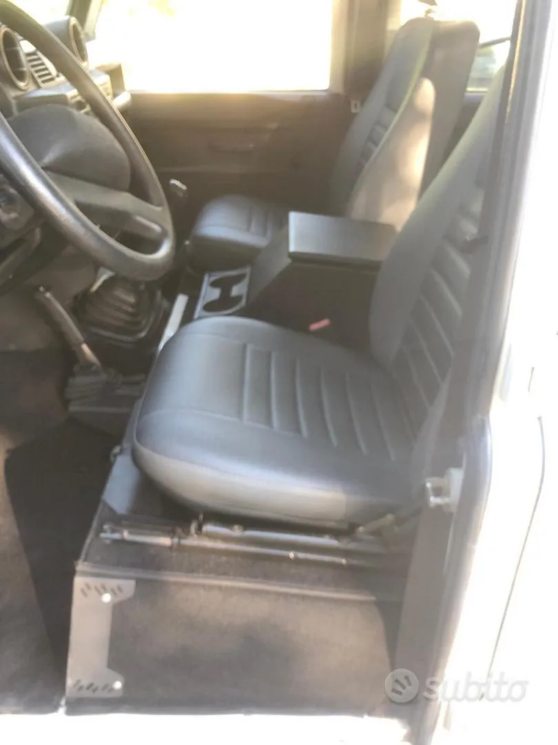 Land Rover Defender 2008 photo 5