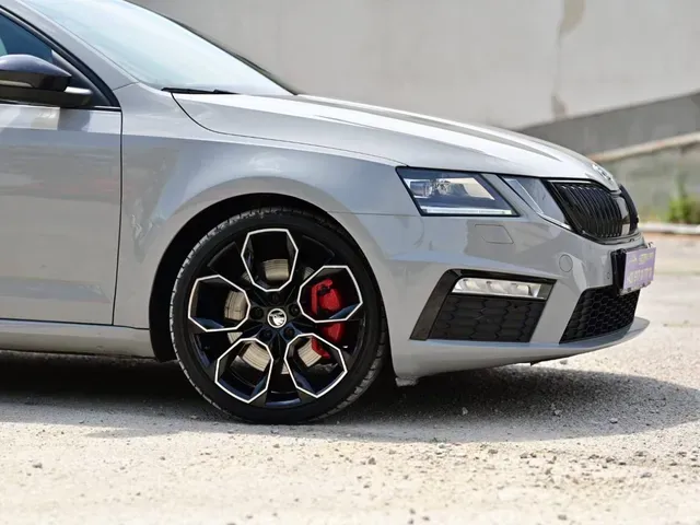 Skoda Octavia Combi 2018 photo 3