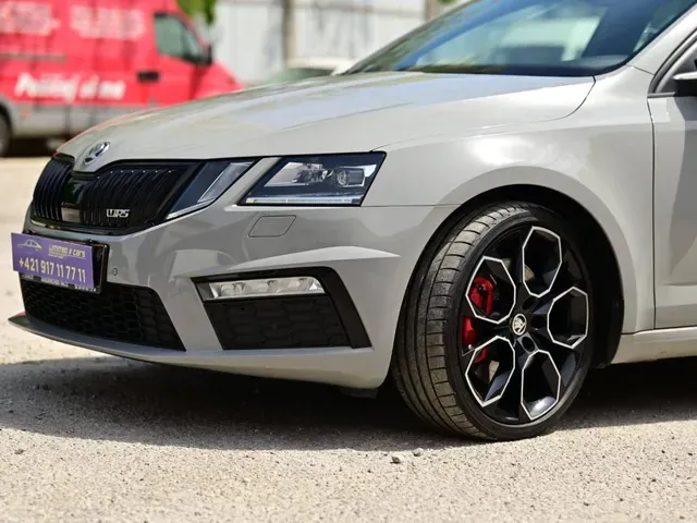 Skoda Octavia Combi 2018 photo 2