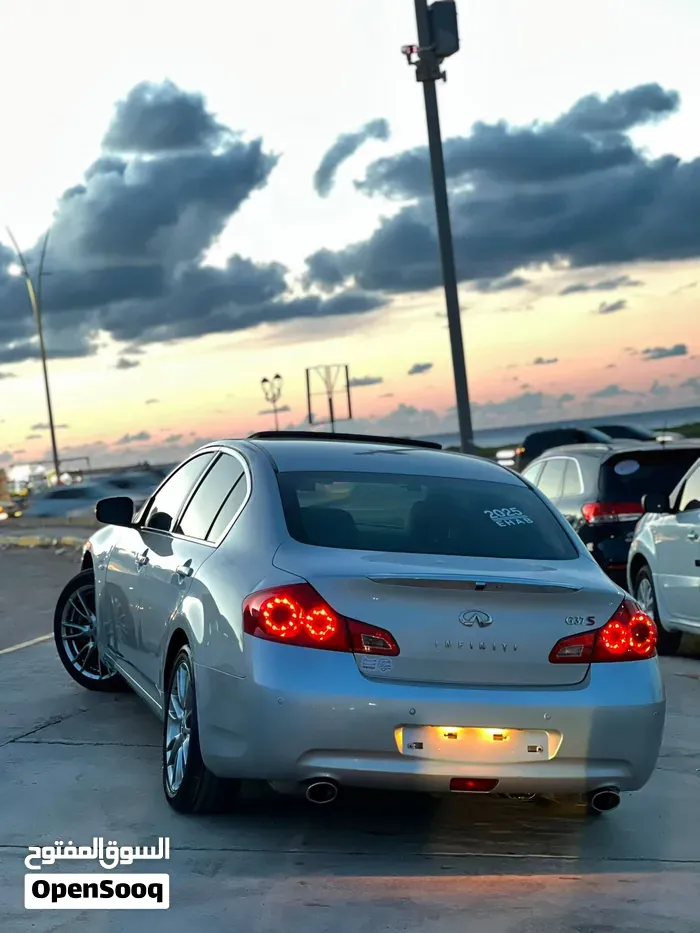 Infiniti G37 2009 photo 4