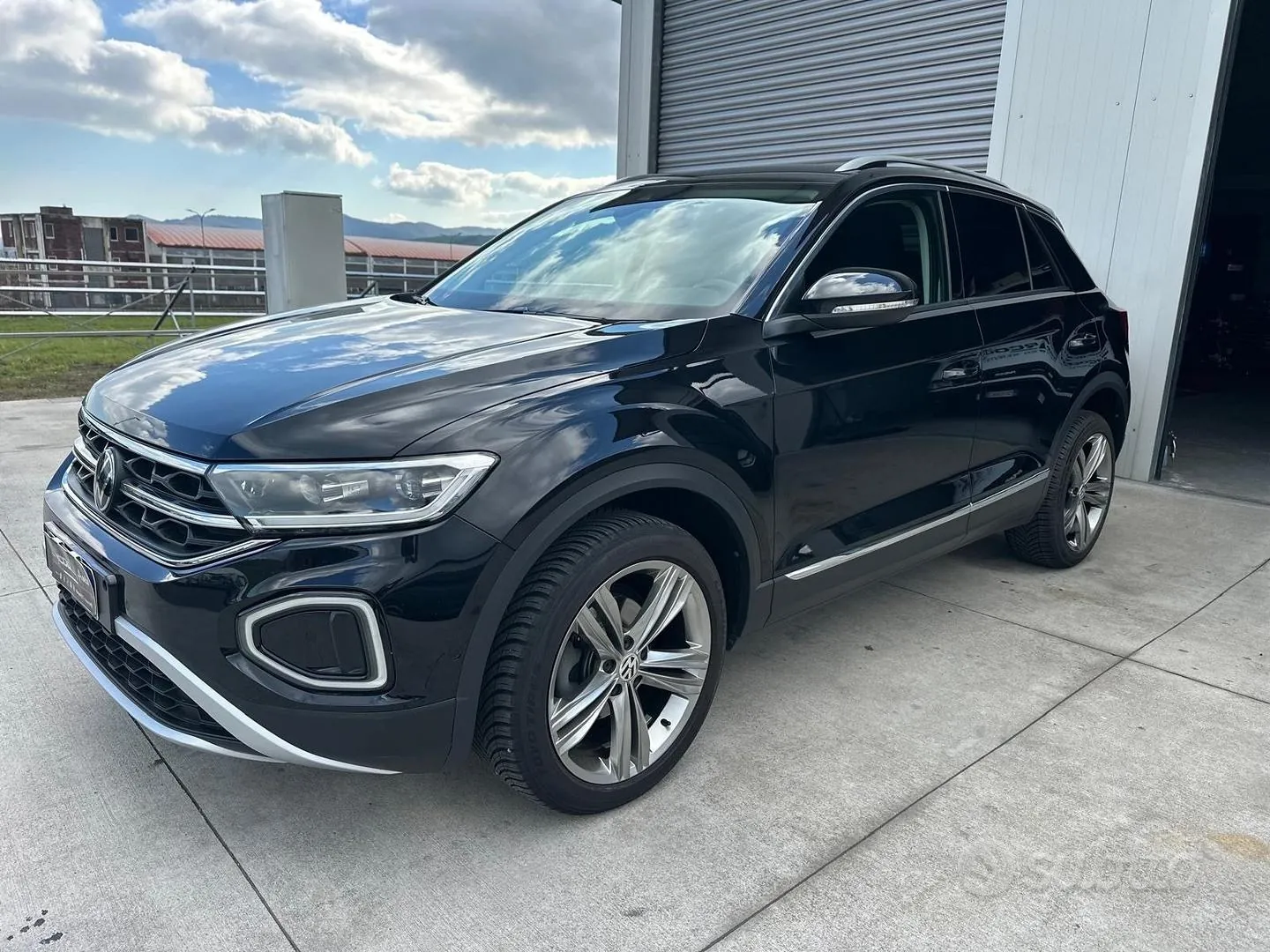 Volkswagen T-Roc 2023 photo 3
