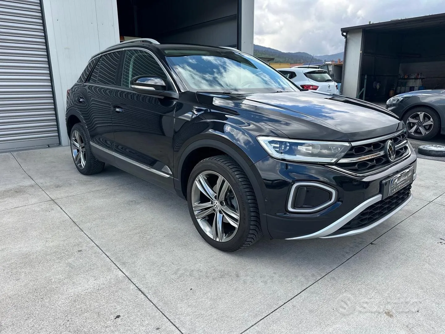 Volkswagen T-Roc 2023 photo 2