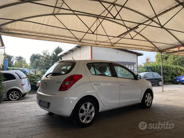 Hyundai I20 2011 photo 3