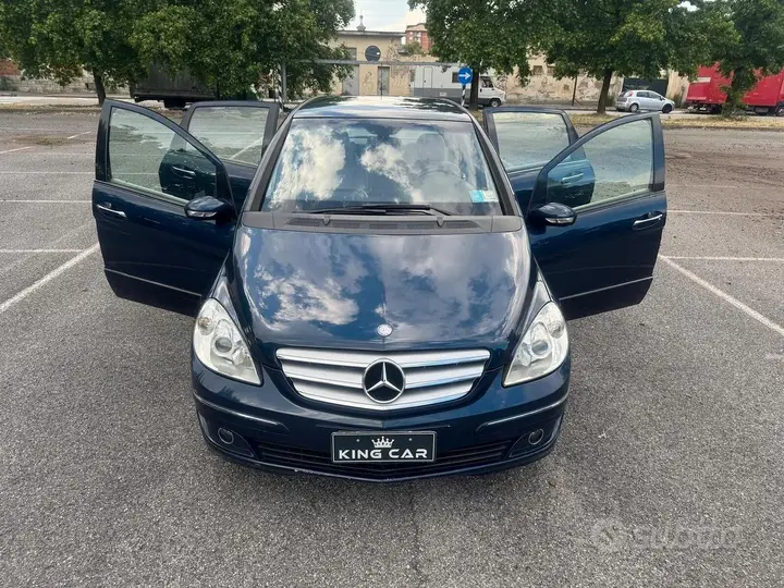 Mercedes-Benz B 200