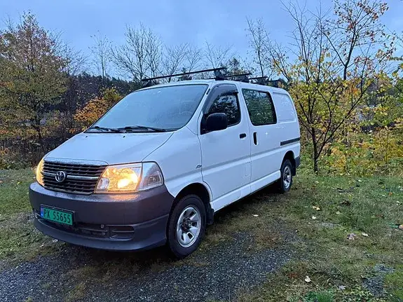 Toyota Hiace 2011 photo 2