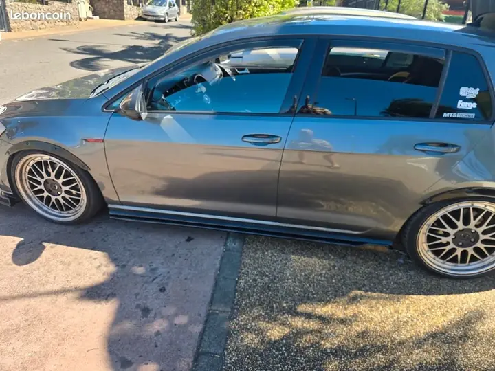 Volkswagen Golf 2019 photo 2