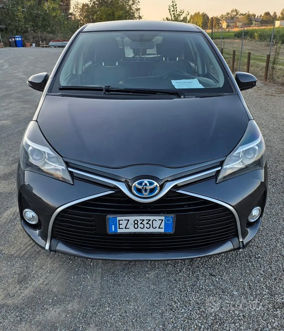 Toyota Yaris 2015 photo 2