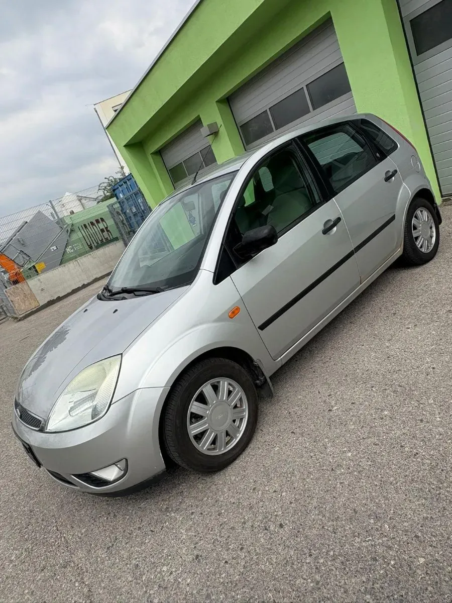 Ford Fiesta 2002 photo 2