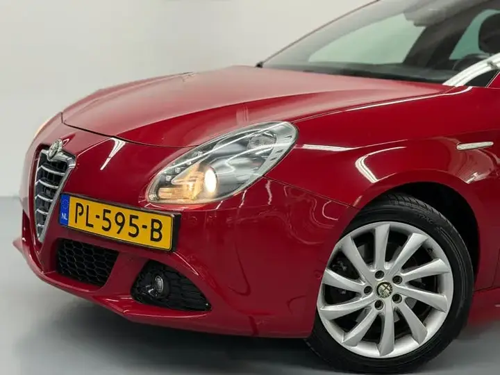 Alfa Romeo Giulietta 2012 photo 2
