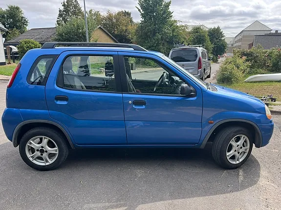 Suzuki Ignis 2005 photo 2