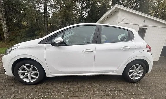 Peugeot 208 2016 photo 5