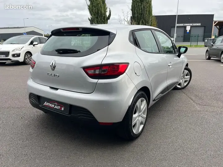 Renault Clio 2015 photo 2