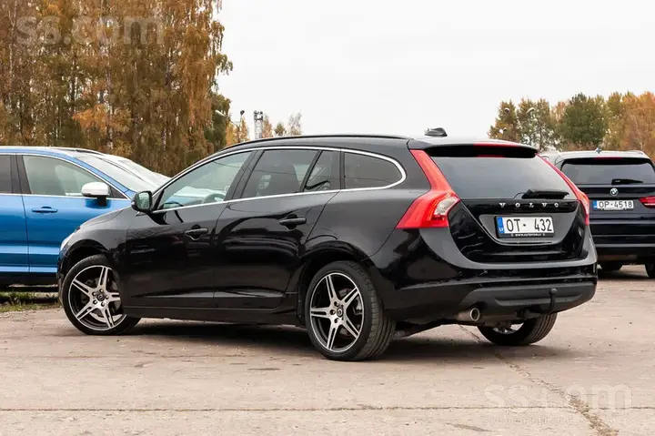 Volvo V60 2011 photo 2