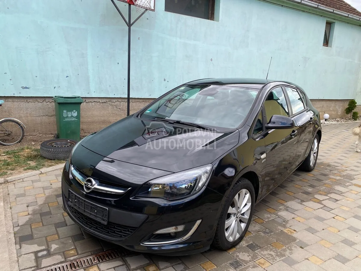 Opel Astra J 2013 photo 2