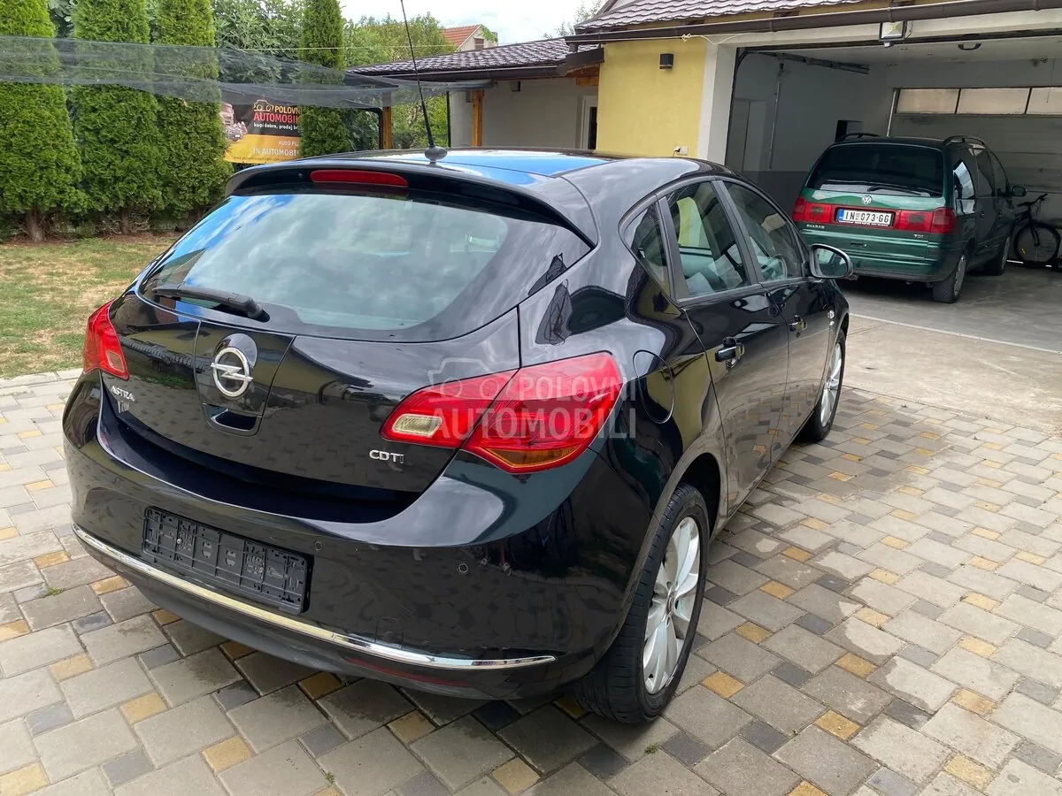 Opel Astra J 2013 photo 4