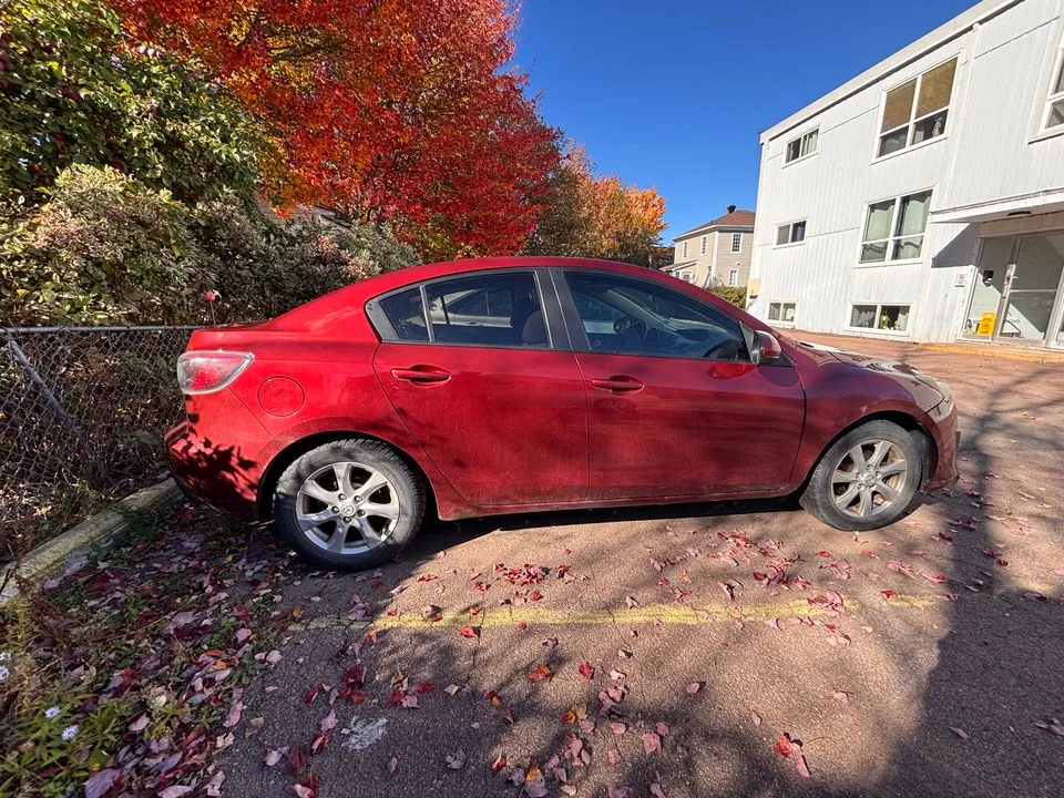 Mazda 3 2011 photo 2