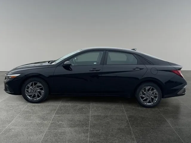 Hyundai Elantra 2024 photo 2