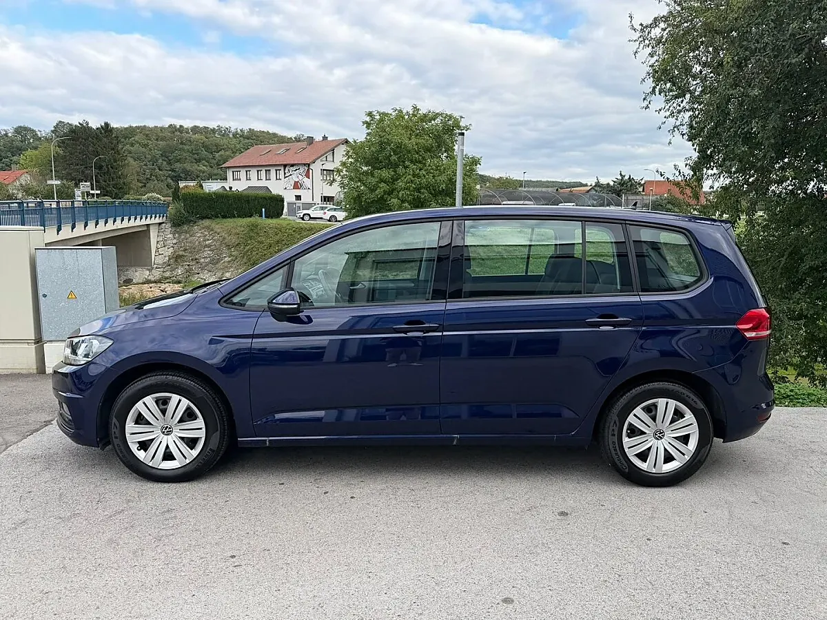 Volkswagen Touran 2023 photo 3