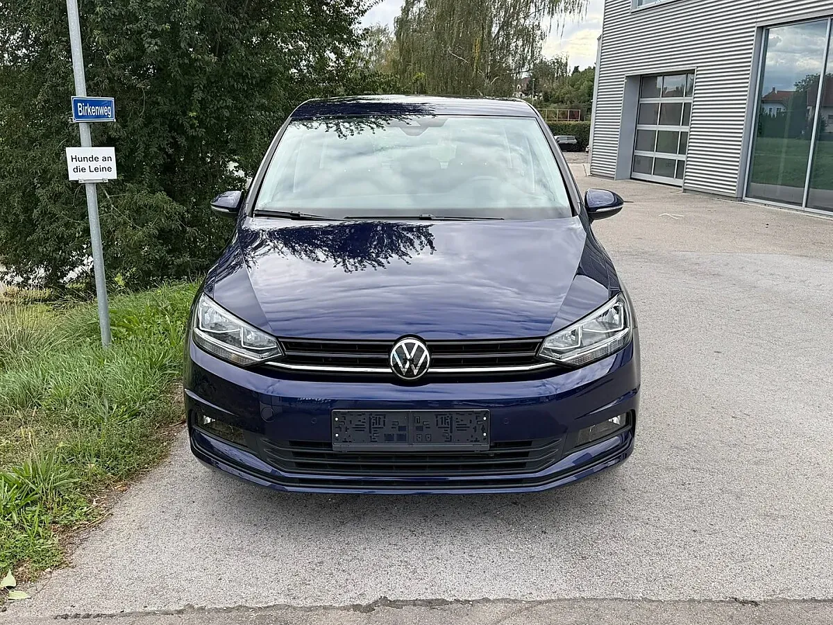 Volkswagen Touran 2023 photo 2