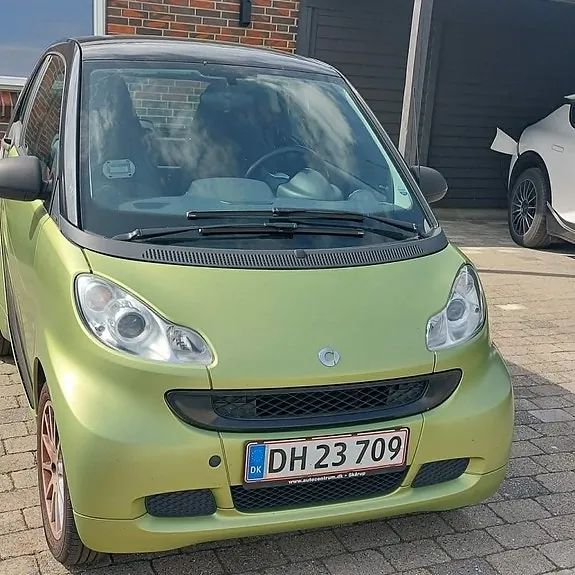 Smart Fortwo Coupe 2011 photo 3