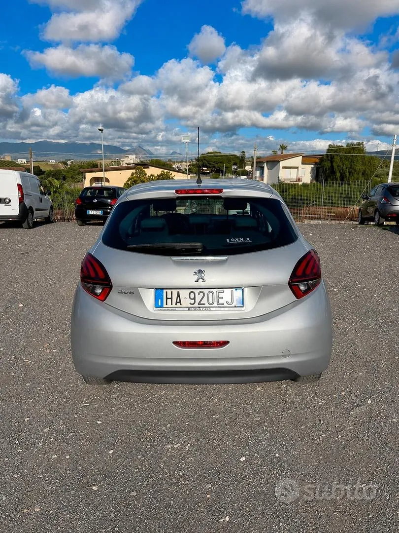 Peugeot 208 2015 photo 4