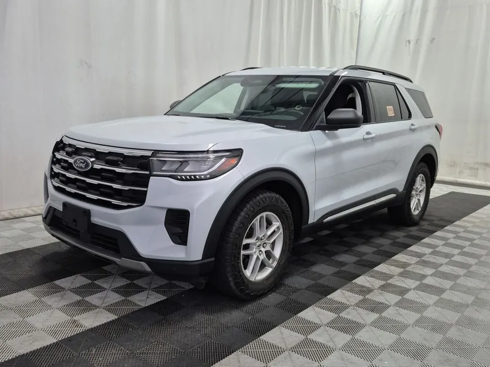 Ford Explorer 2025 photo 2