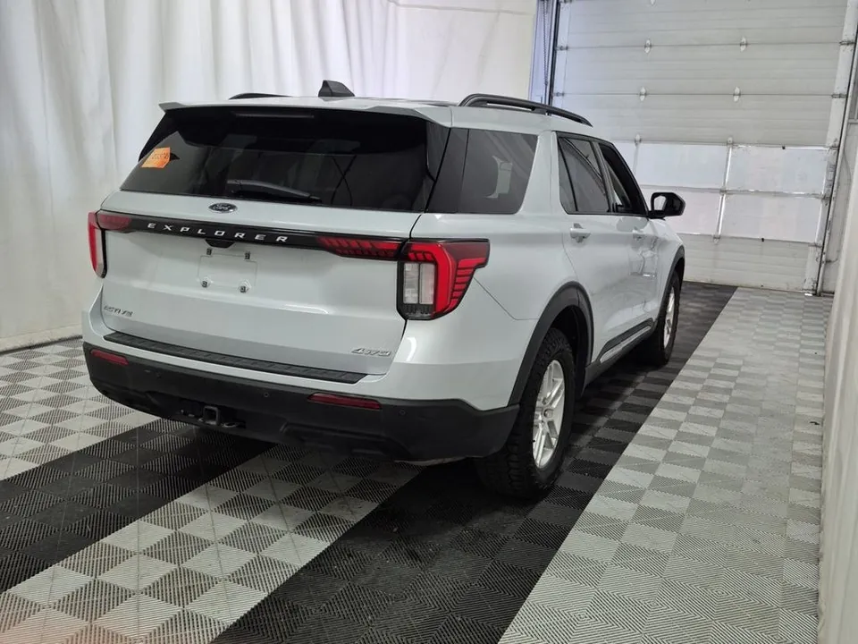 Ford Explorer 2025 photo 4