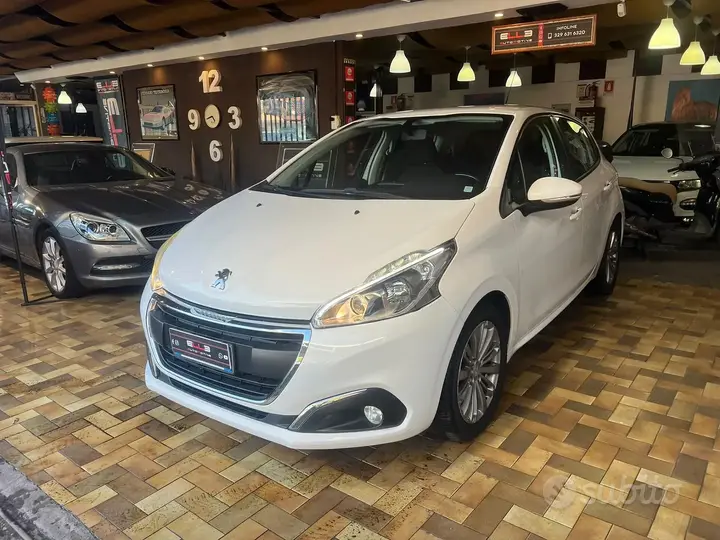 Peugeot 208 2018 photo 3