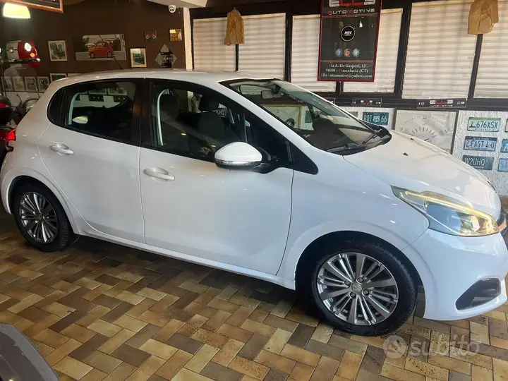 Peugeot 208 2018 photo 5