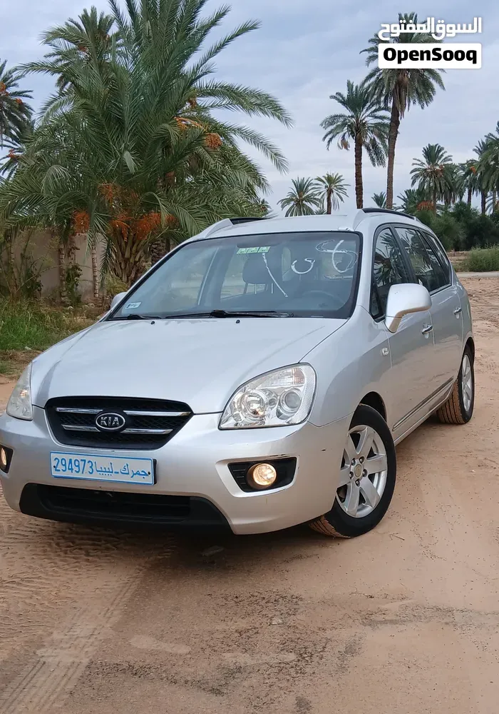 Kia Carens 2010 photo 4