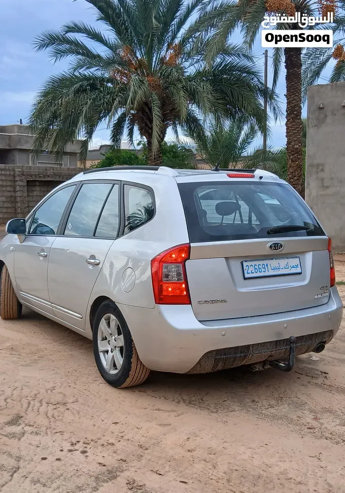 Kia Carens 2010 photo 3