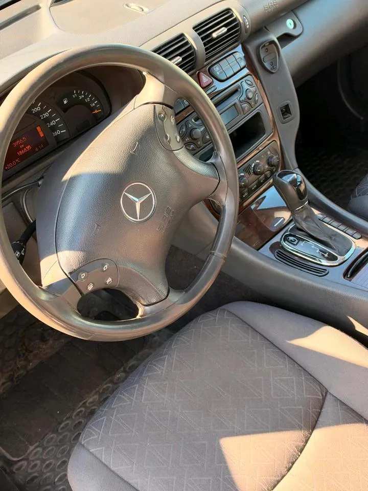 Mercedes-Benz C200