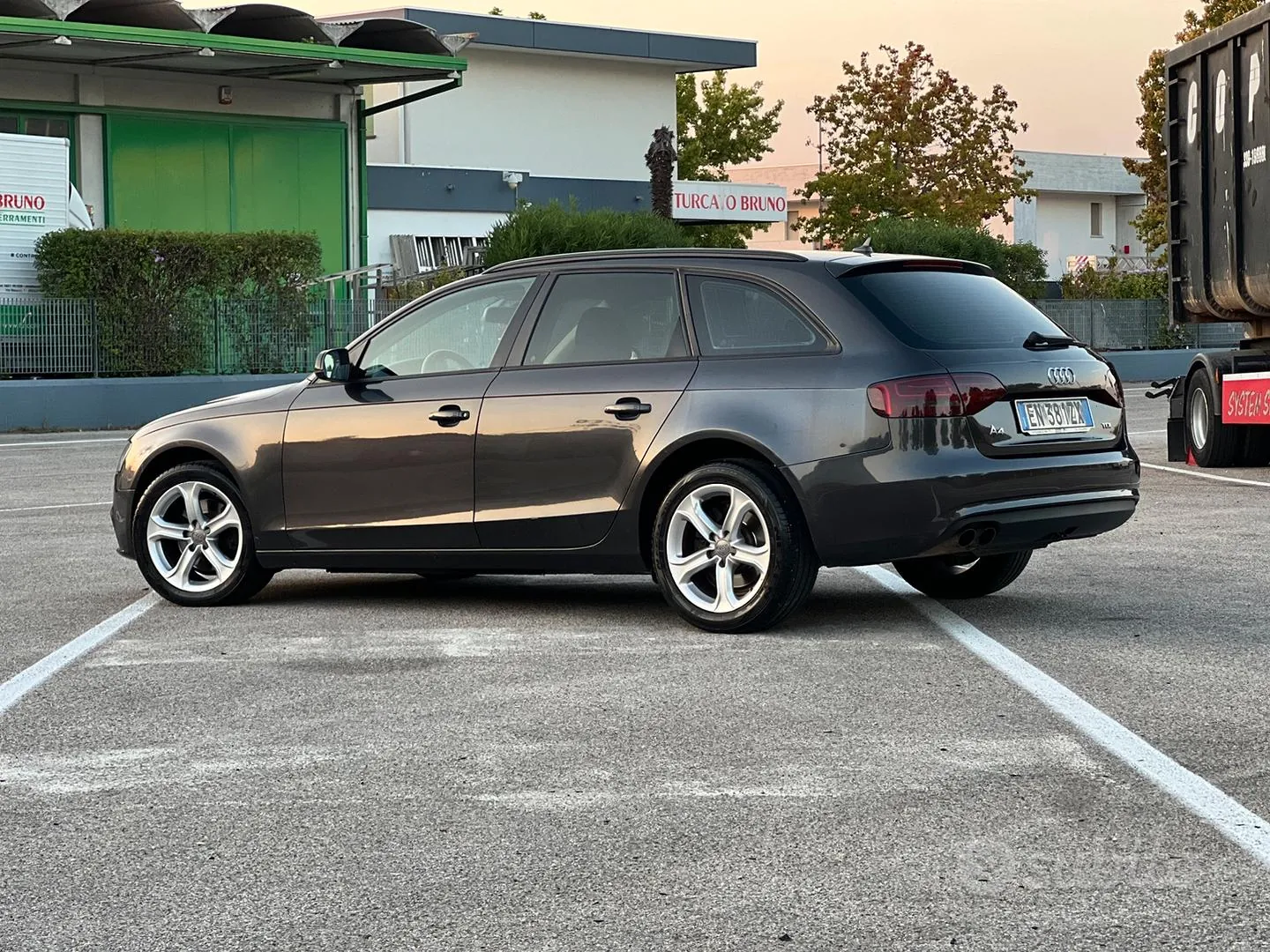 Audi A4 2012 photo 3