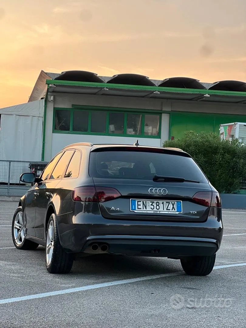 Audi A4 2012 photo 2