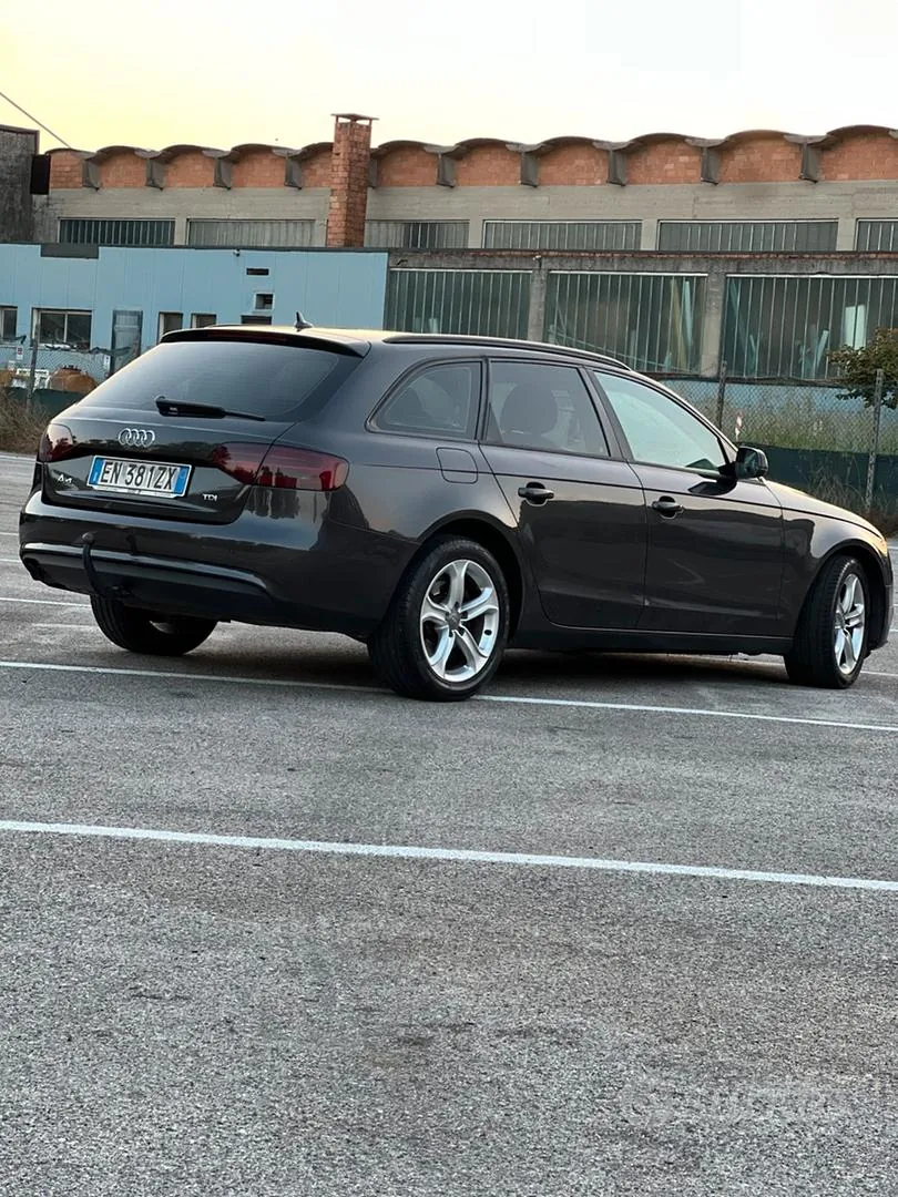 Audi A4 2012 photo 4