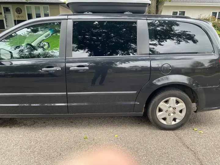Dodge Grand Caravan 2012 photo 3