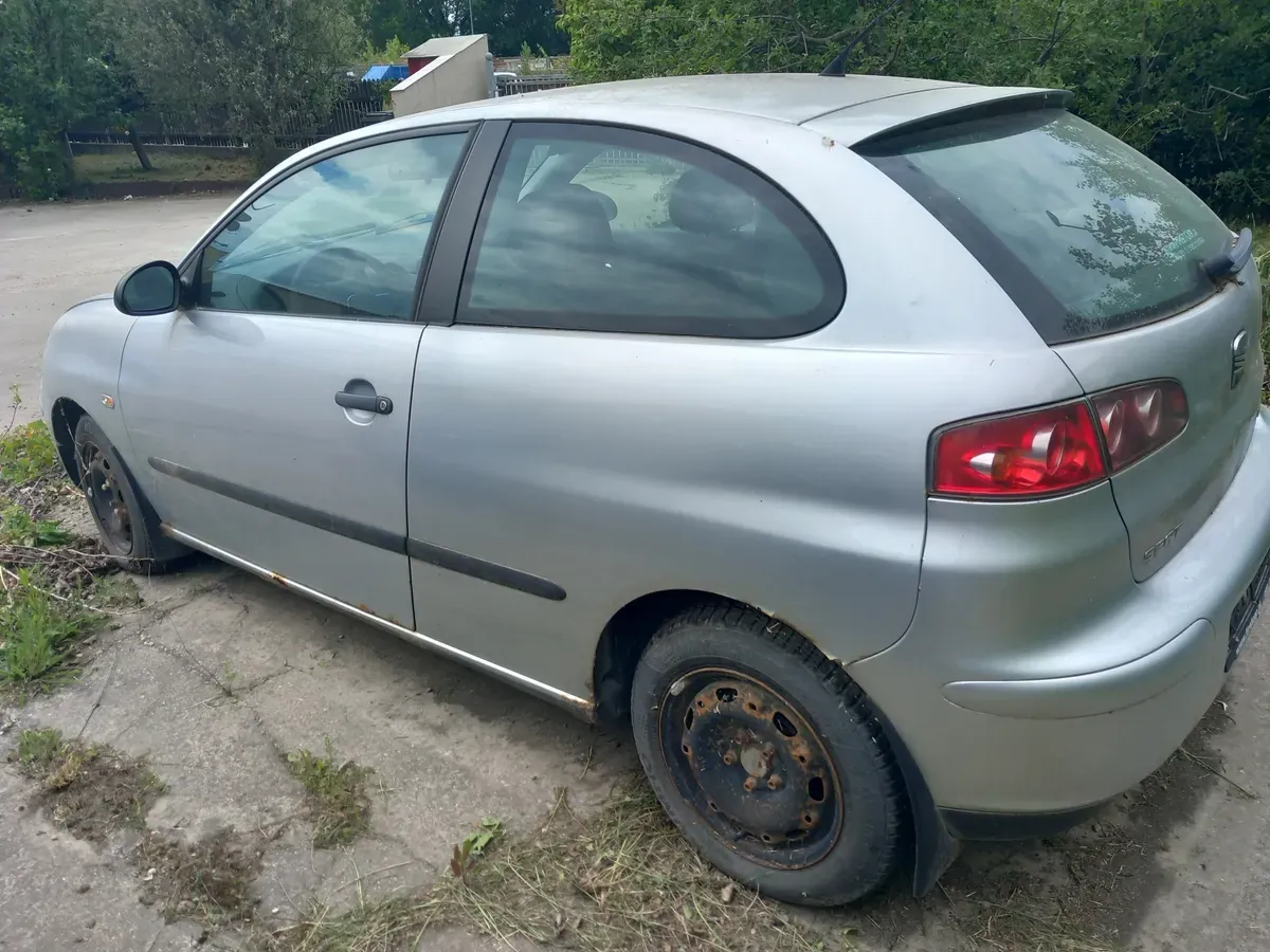 Seat Ibiza 2003 photo 2