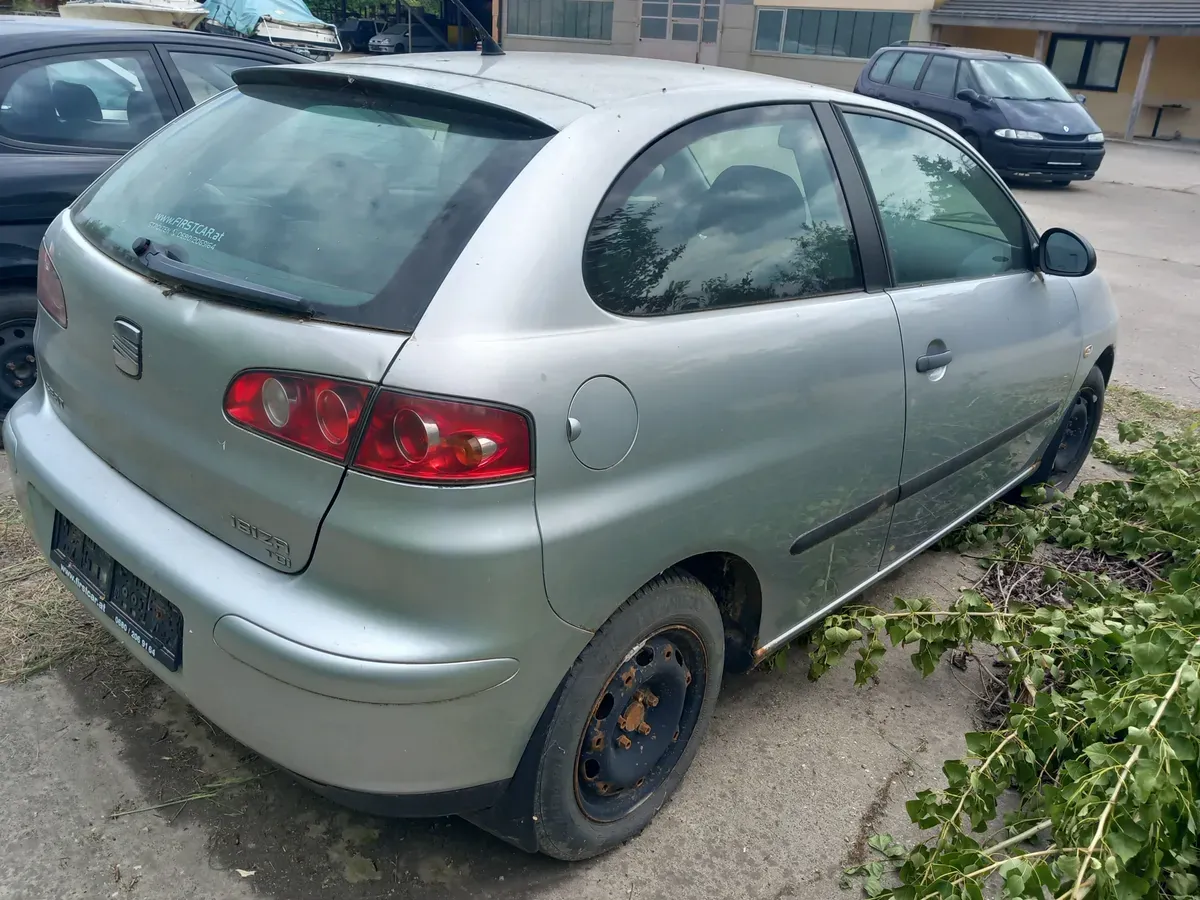 Seat Ibiza 2003 photo 3