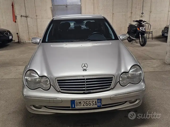 Mercedes-Benz C200 2001 photo 2