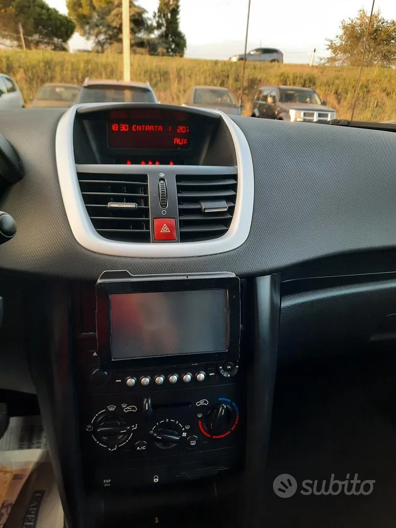 Peugeot 207 2009 photo 3
