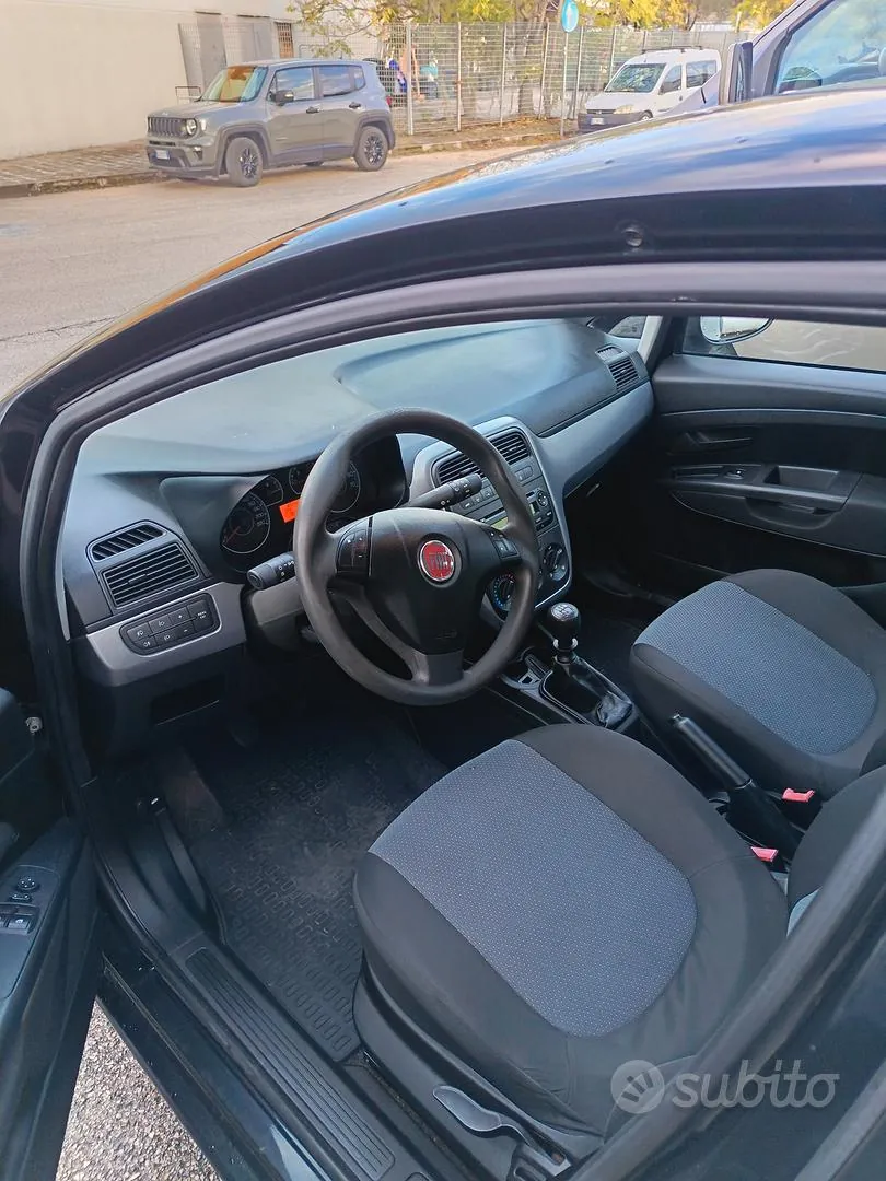 Fiat Punto 2011 photo 4