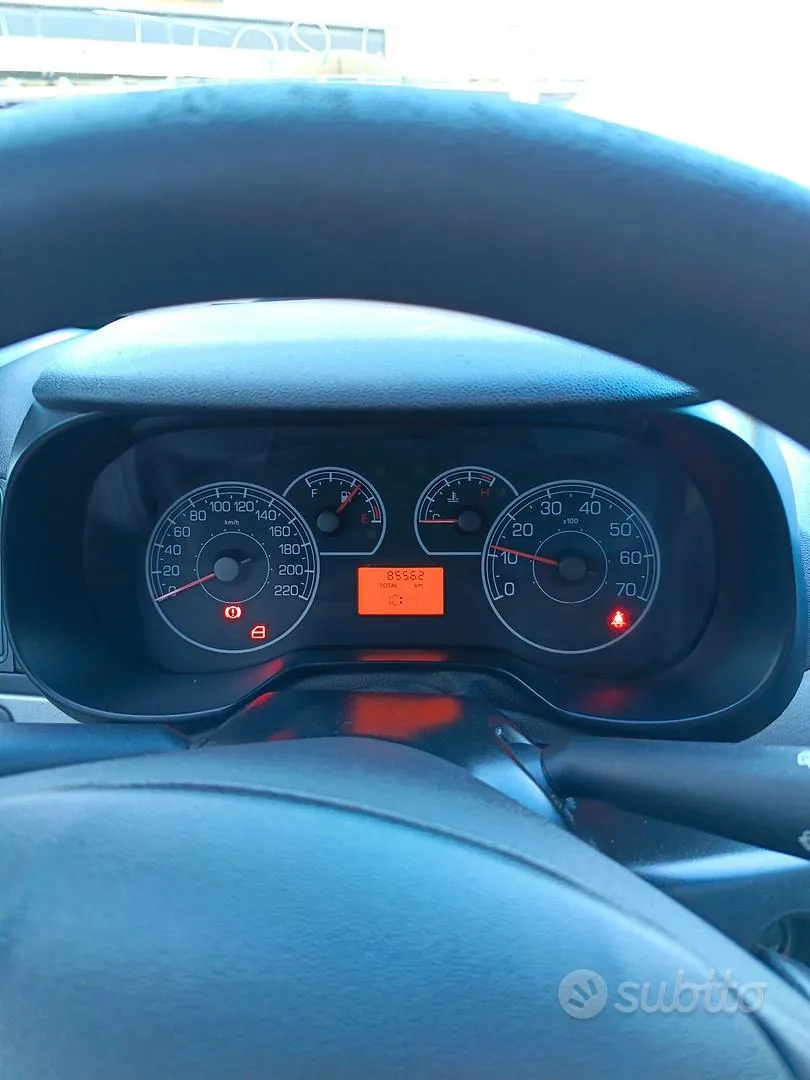 Fiat Punto 2011 photo 5